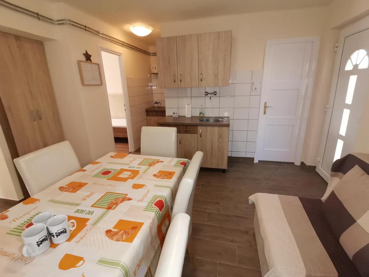 Gyoengyvirag Apartmanhaz Гайдусобосло Екстер'єр фото