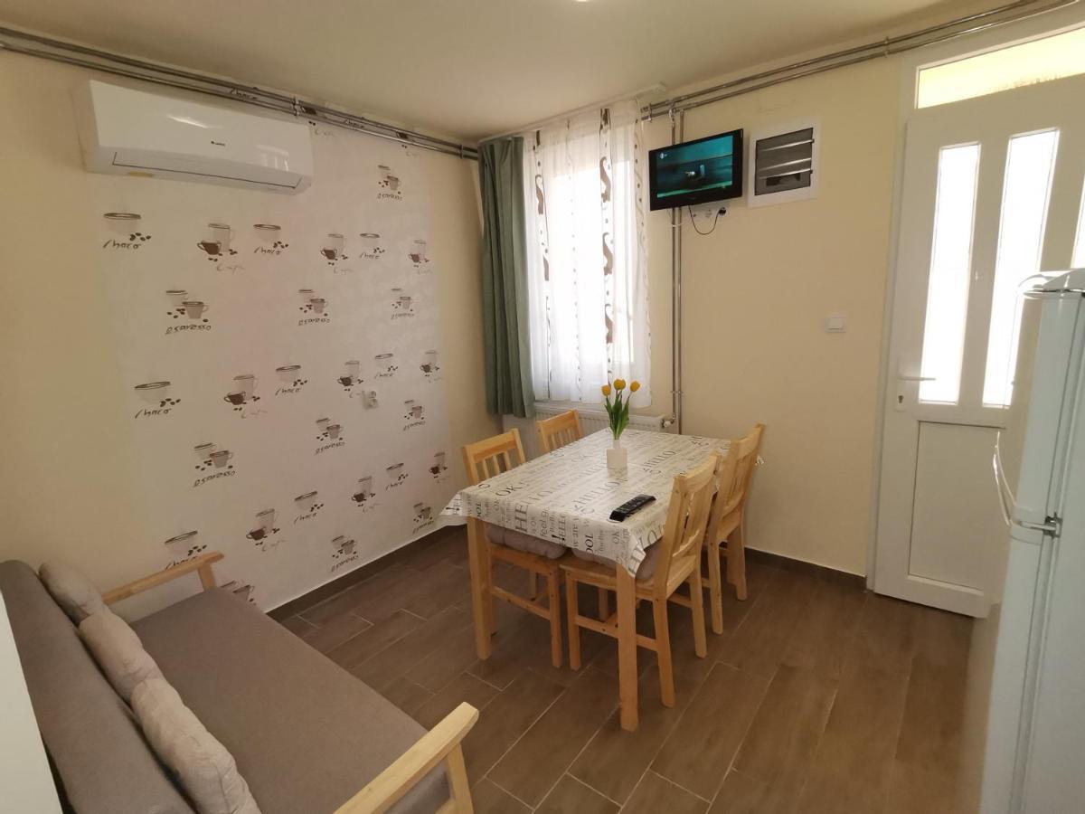 Gyoengyvirag Apartmanhaz Гайдусобосло Екстер'єр фото